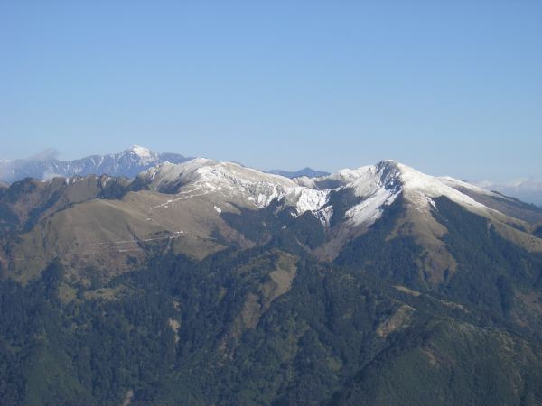 奇萊南峰望合歡山