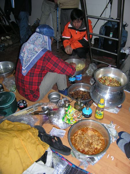 桃山山屋，我們都在旁邊等晚餐